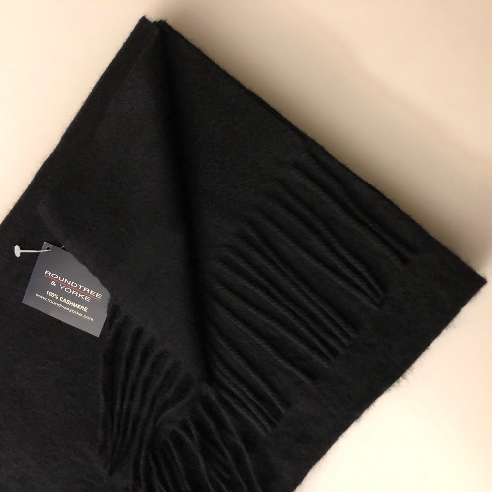 ROUNDTREE & YORKE 100% Cashmere Scarf